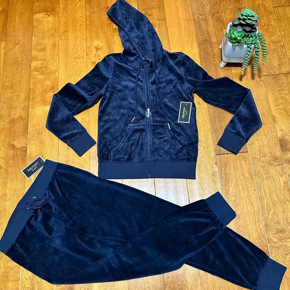 Juicy couture crystal velour hoodie and zuma pant - Picture 3 of 9